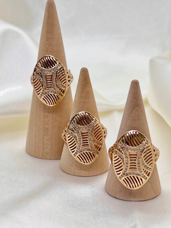 Anillo dorado con zirconia Talla 7
