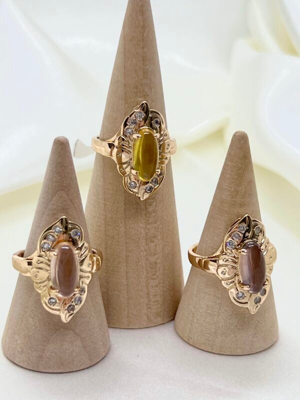 Anillo dorado con piedra amarilla Talla 7