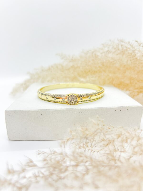 Pulsera dorada con zirconia y cristal