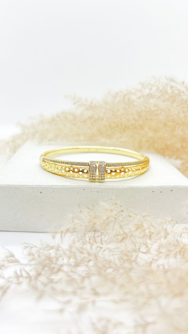 Bangle zirconia