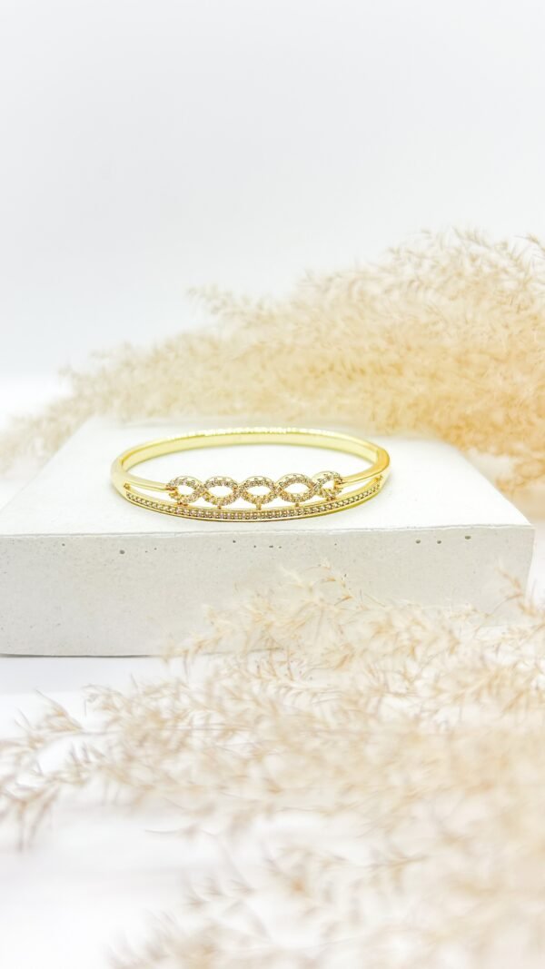 Bangle zirconia