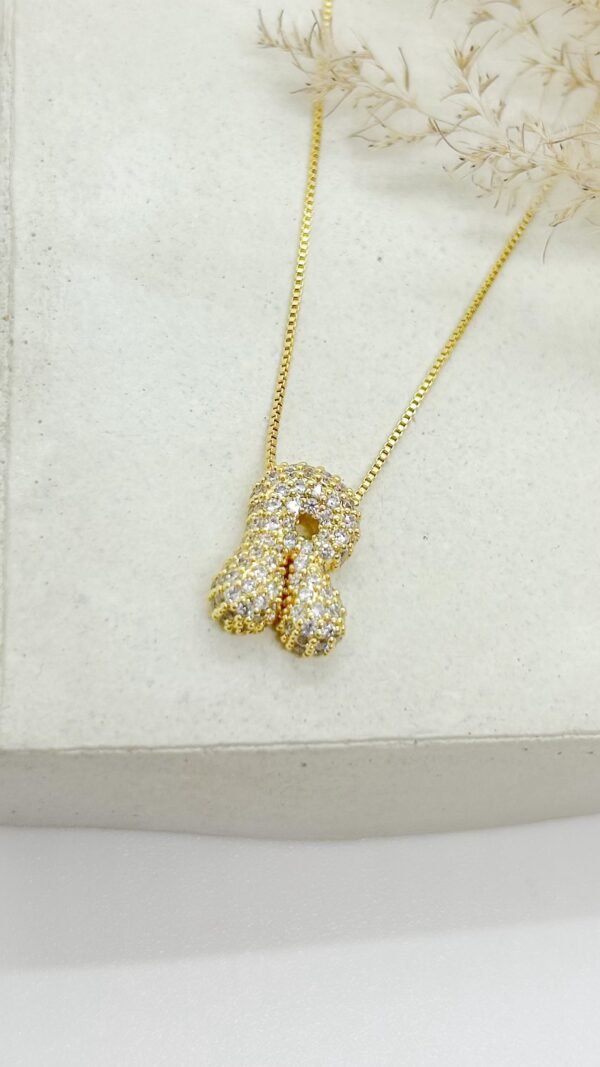 Cadena letra R zirconia