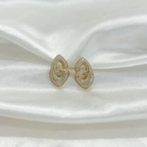 Arete stud zirconia triangulos