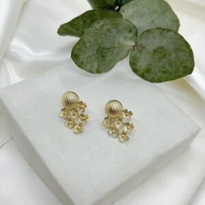 Arete stud dorados con flores